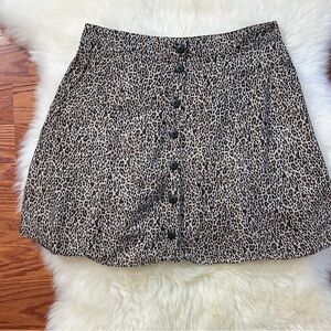 Asos 100% Viscose lightweight front button down animal print mini skirt Sz 6